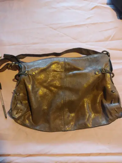 Bolso de hombro metálico dorado - miniatura 1
