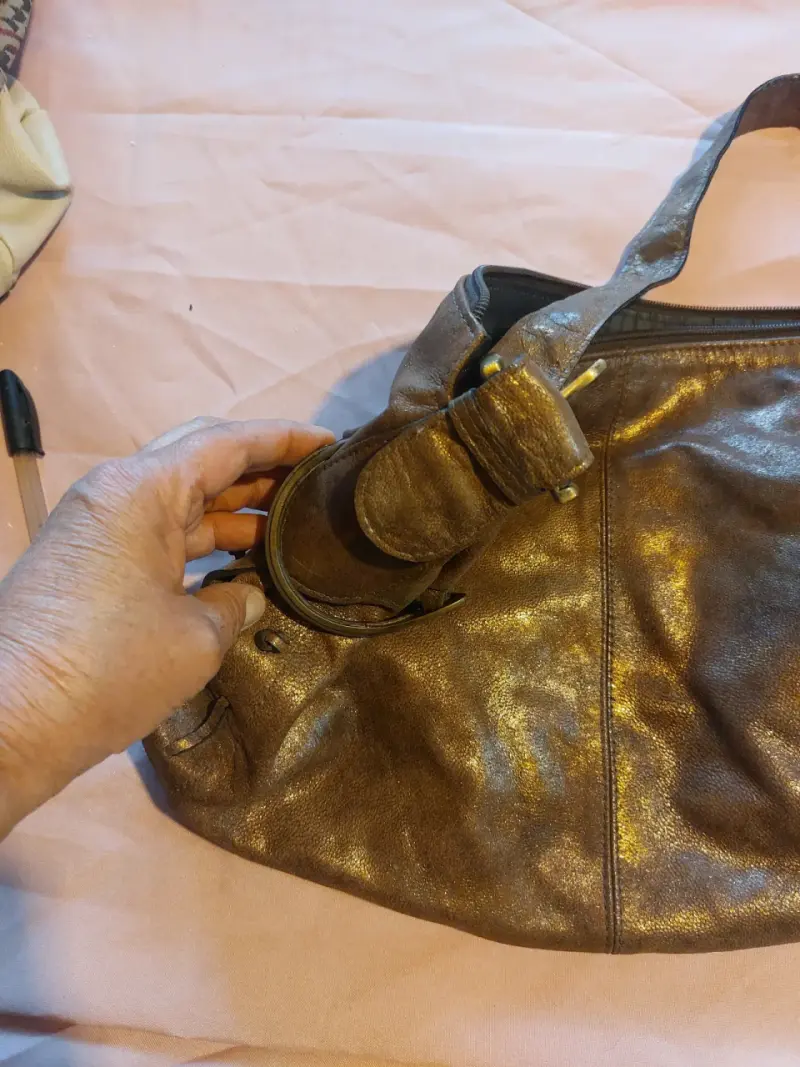 Bolso de hombro metálico dorado - 2