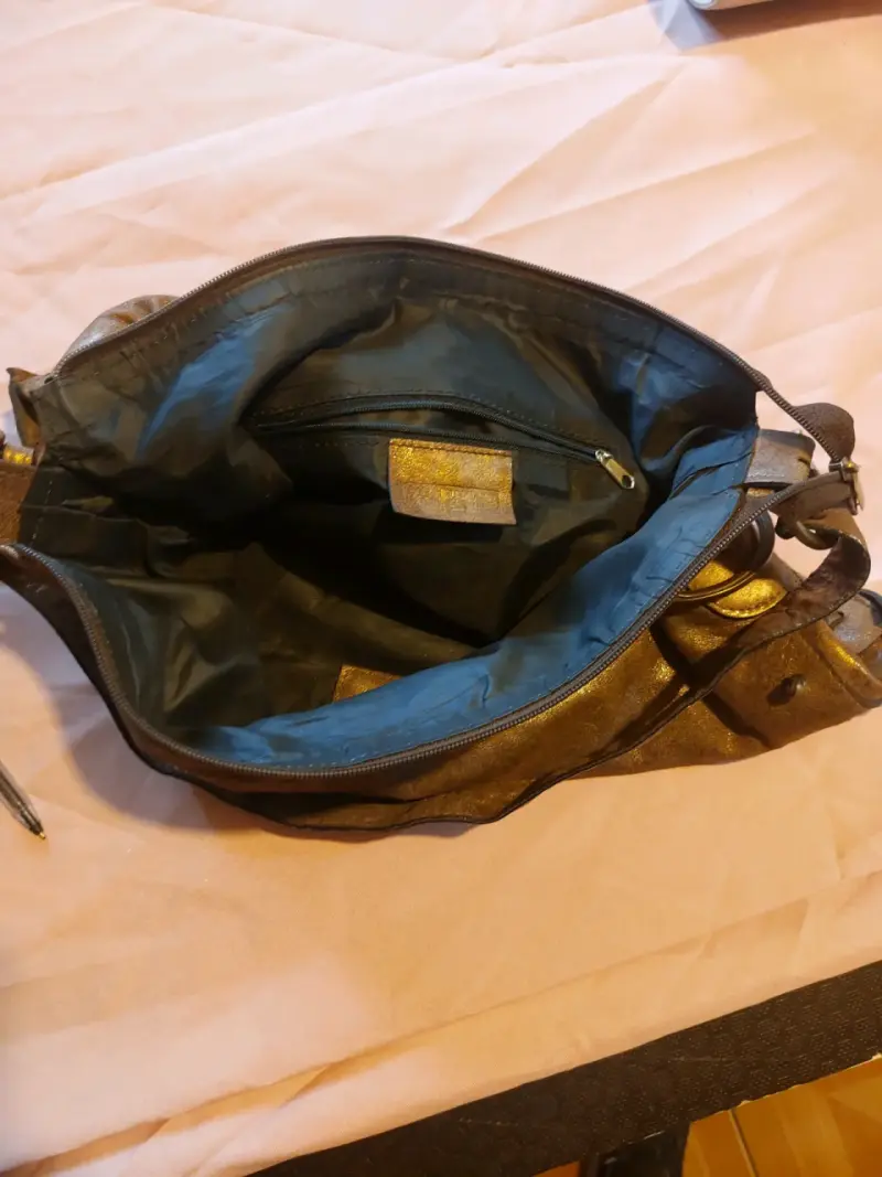Bolso de hombro metálico dorado - 4