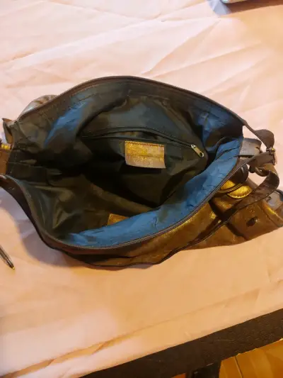 Bolso de hombro metálico dorado - miniatura 4