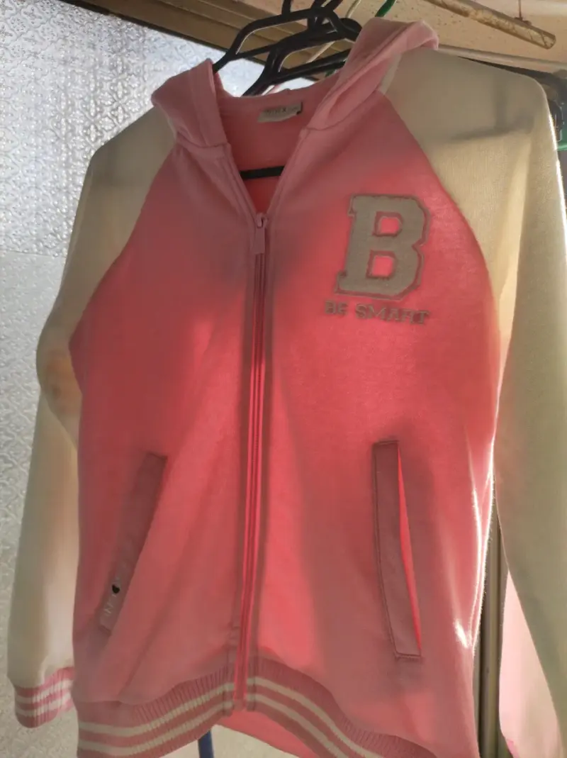 Polerón rosado con capucha para niña - 2