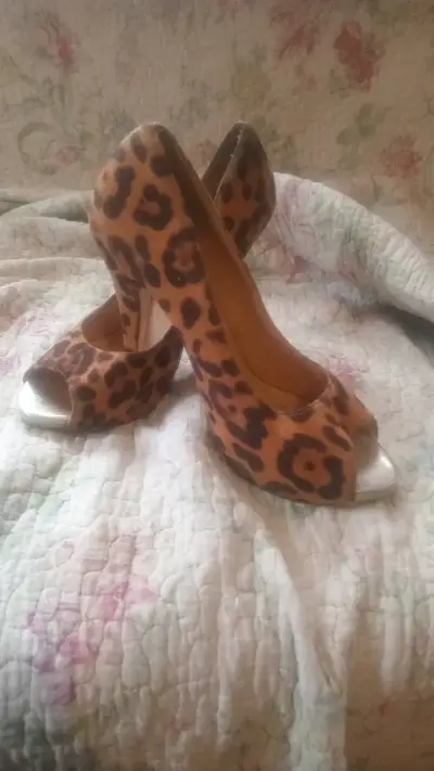 Tacones de Leopardo con Punta Abierta - miniatura 1