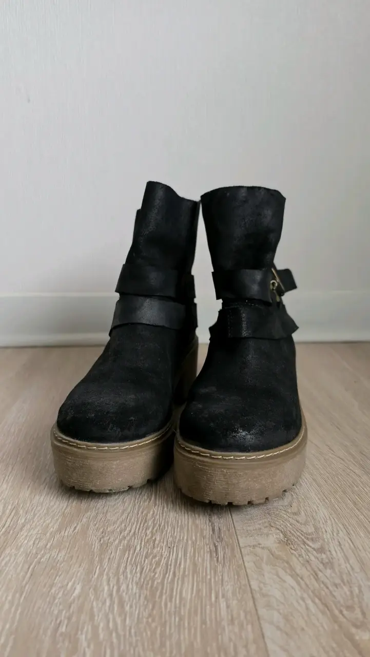 Botines negros de cuero con hebillas - 2