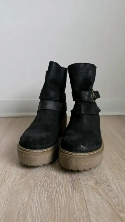 Botines negros de cuero con hebillas - miniatura 2