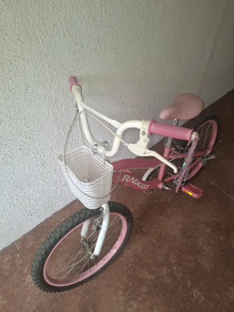 Bicicleta infantil rosa con canasto - 2