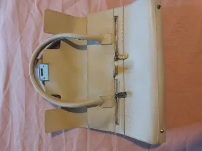 Cartera de cuero beige Prüne elegante - miniatura 2