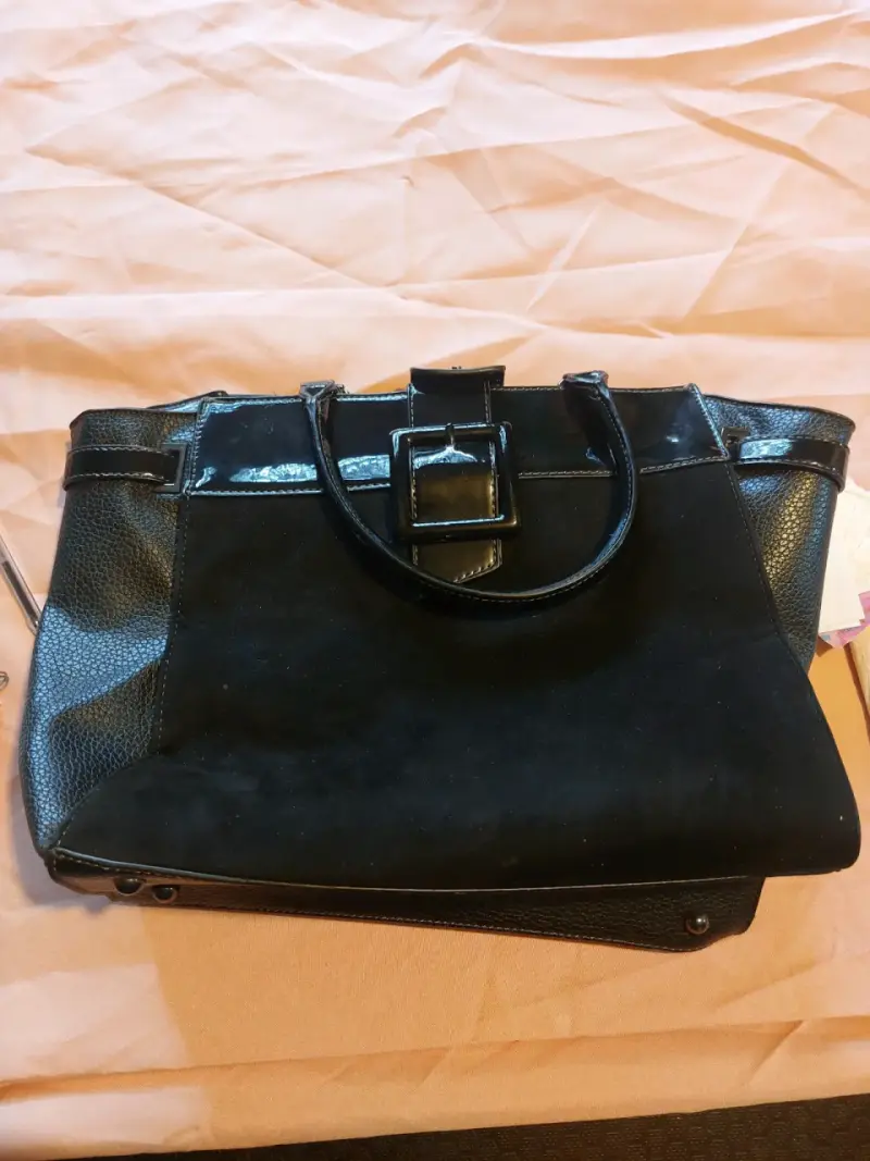Bolso de mano negro elegante con hebilla - 1