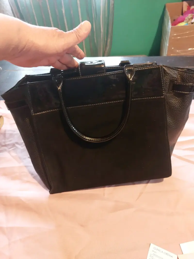 Bolso de mano negro elegante con hebilla - 2