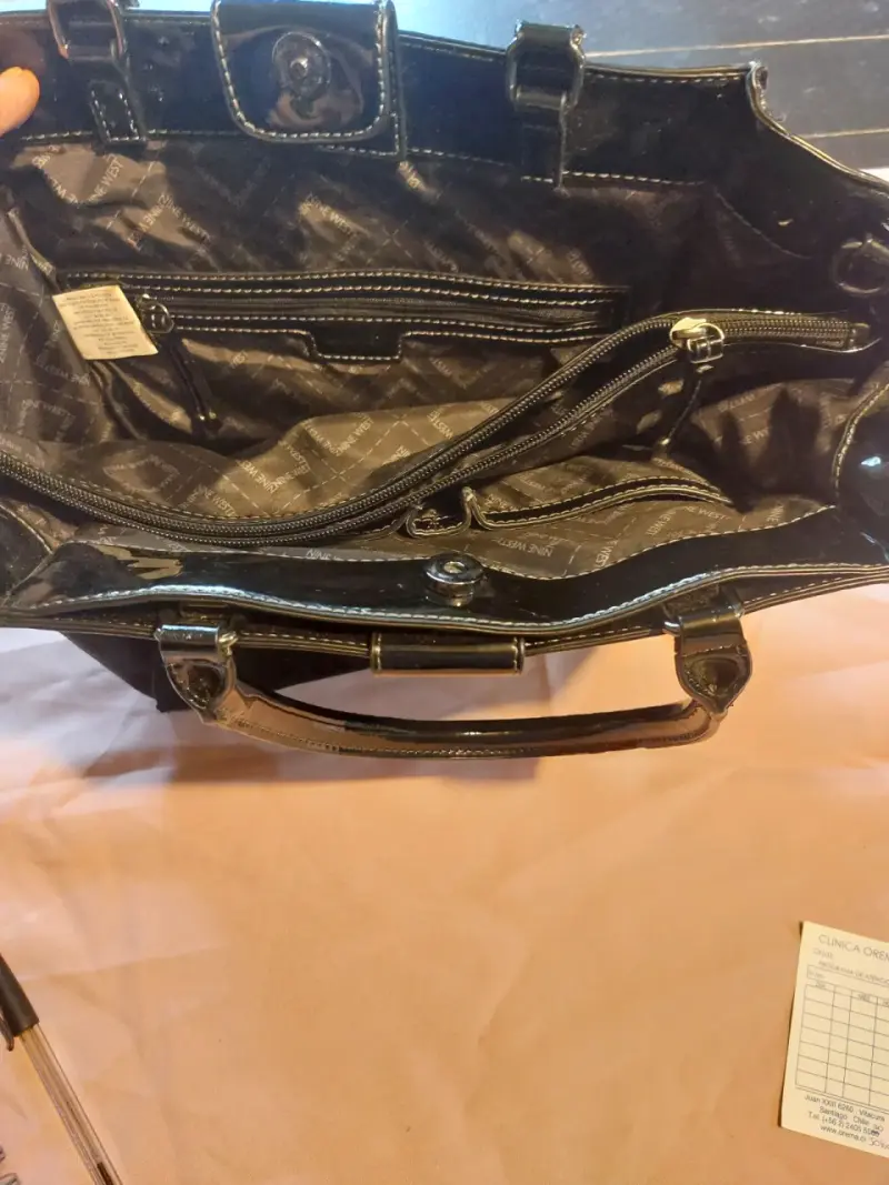 Bolso de mano negro elegante con hebilla - 4
