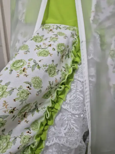 Vestido típico verde con encaje floral más falso - miniatura 4