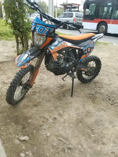 Moto cross Apao Motor 150cc en buen estado - miniatura 1