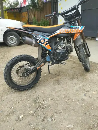 Moto cross Apao Motor 150cc en buen estado - miniatura 2