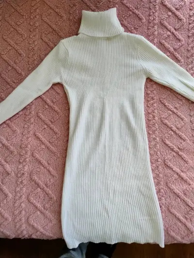 Vestido de punto blanco con cuello alto - miniatura 1