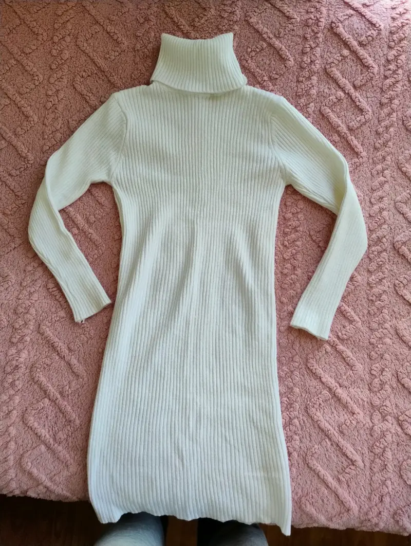 Vestido de punto blanco con cuello alto - 2