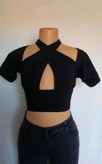 Top corto cruzado para mujer en varios colores - miniatura 6