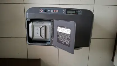 Estufa a parafina Toyotomi gris con temporizador - miniatura 4
