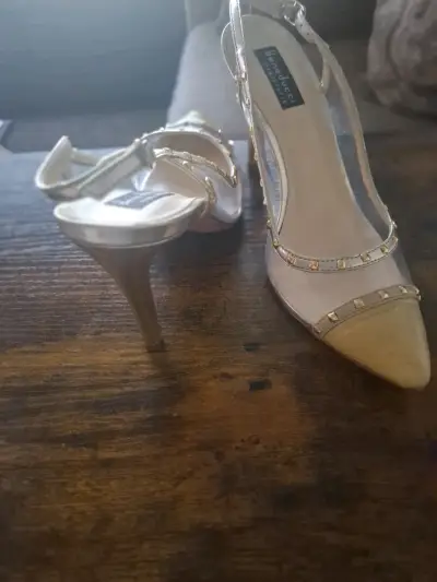 Zapatos de tacón alto con detalles dorados Beneduce - miniatura 1