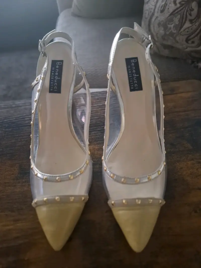 Zapatos de tacón alto con detalles dorados Beneduce - 2