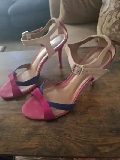 Zapatos de tacón alto con detalles dorados Beneduce - miniatura 3