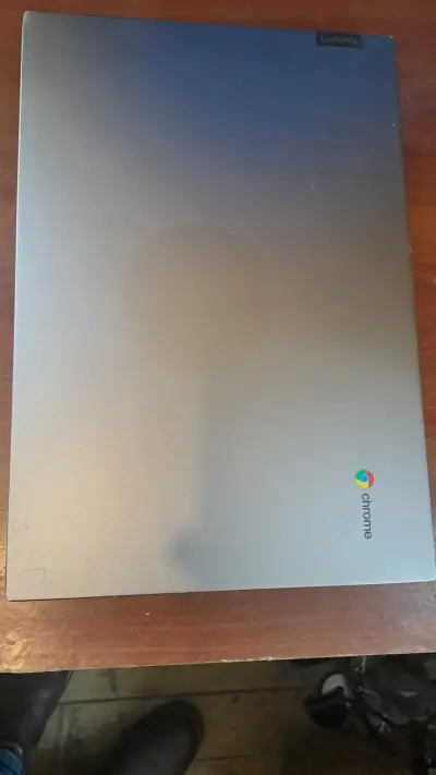 Laptop Lenovo Chromebook gris en buen estado - miniatura 1