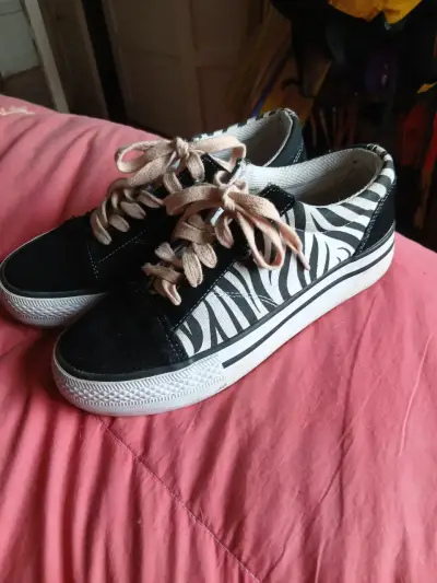 Zapatillas de lona con diseño de cebra - miniatura 3