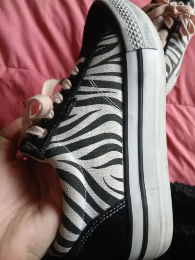 Zapatillas de lona con diseño de cebra - miniatura 5
