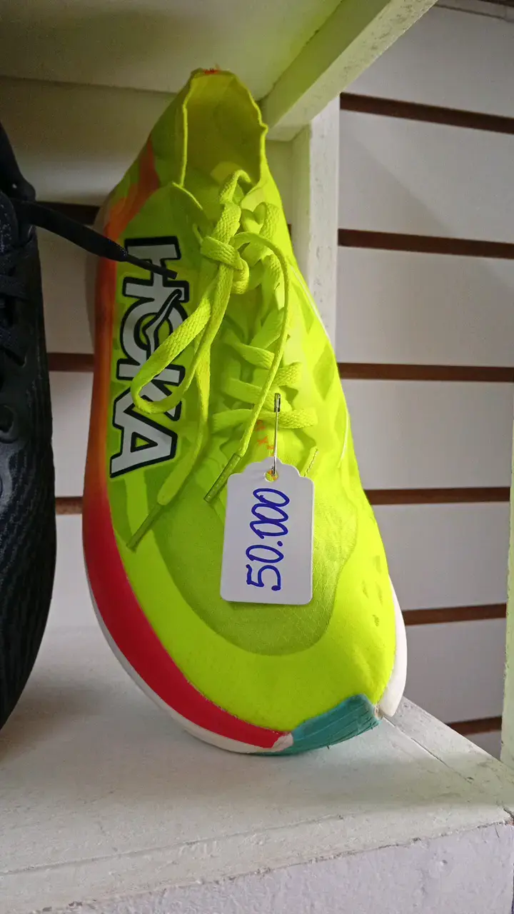 Zapatillas deportivas Hoka color amarillo neón - 1