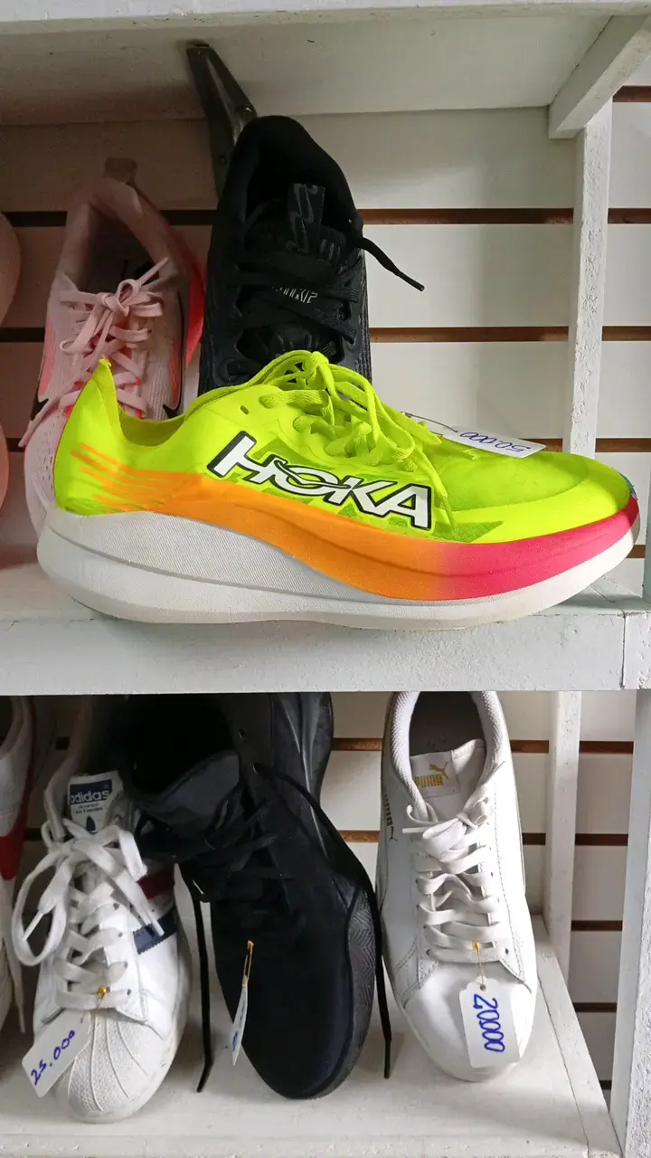 Zapatillas deportivas Hoka color amarillo neón - 2