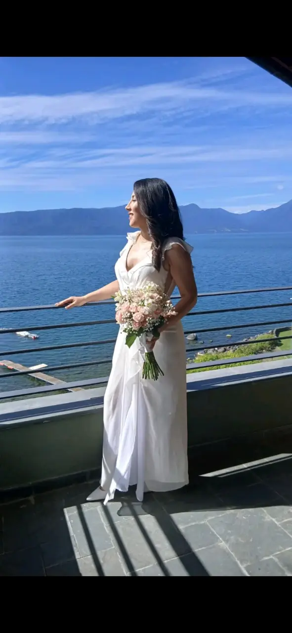 Vestido de novia blanco con detalles brillantes - 2