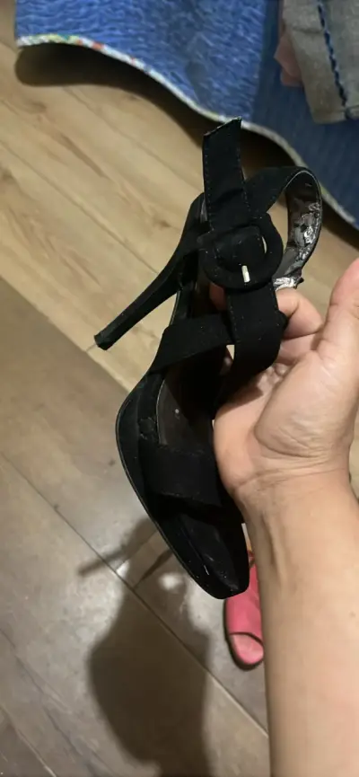 Sandalias de tacón negras elegantes - miniatura 2