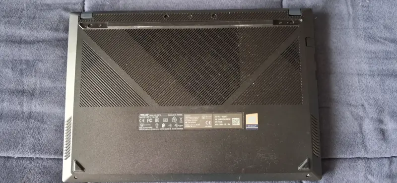 Laptop ASUS con pantalla de 15 pulgadas - 3