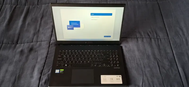 Laptop ASUS con pantalla de 15 pulgadas - 5