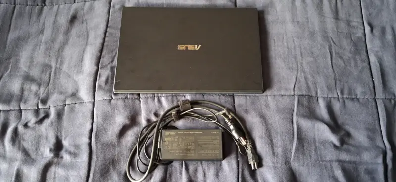 Laptop ASUS con pantalla de 15 pulgadas - 6