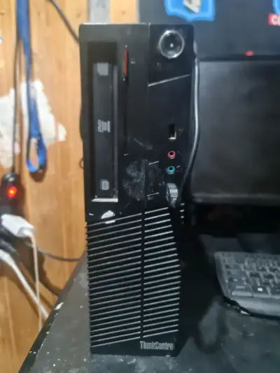 Computador de escritorio Lenovo ThinkCentre compac - miniatura 1