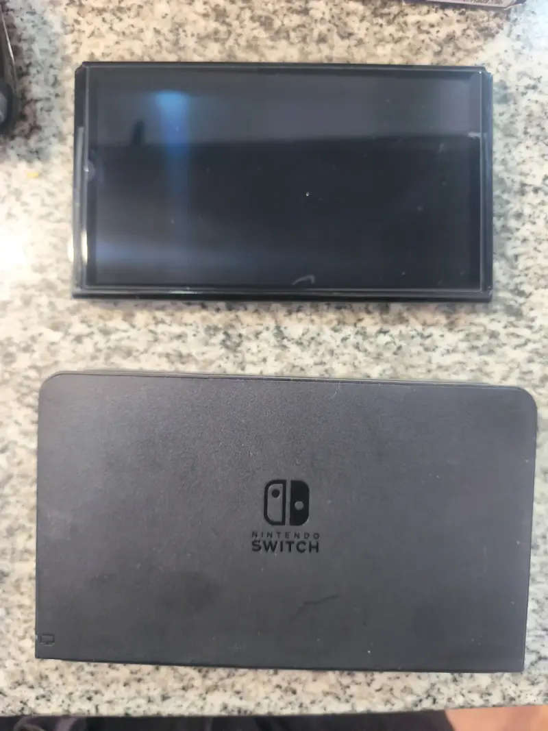 Nintendo Switch OLED con Super Smash Bros Ultimate y accesorios Zelda - 3