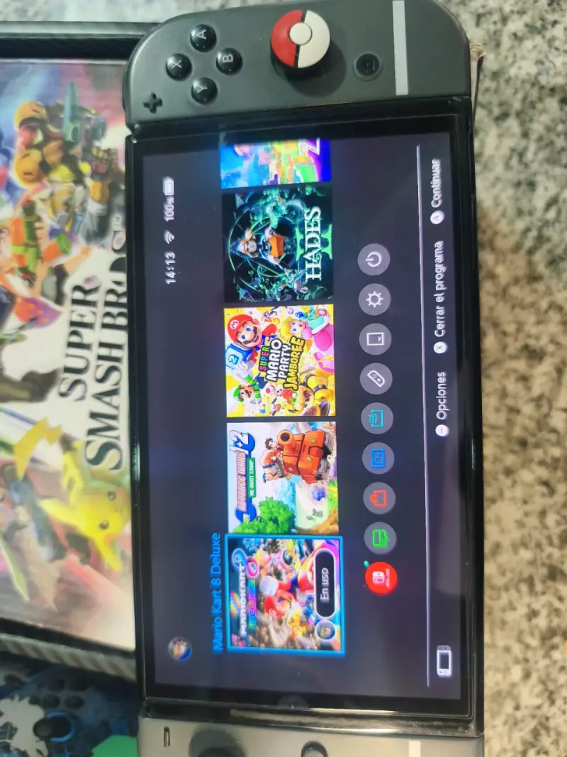 Nintendo Switch OLED con Super Smash Bros Ultimate y accesorios Zelda - 4