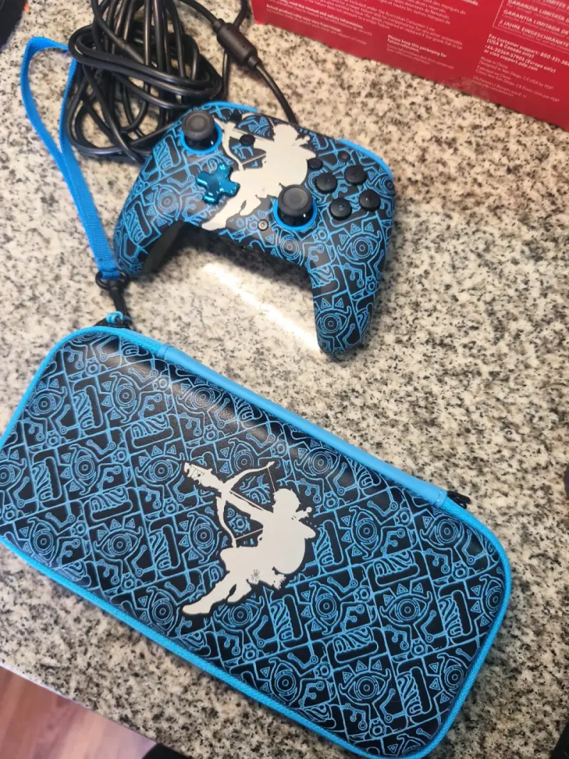 Nintendo Switch OLED con Super Smash Bros Ultimate y accesorios Zelda - 5