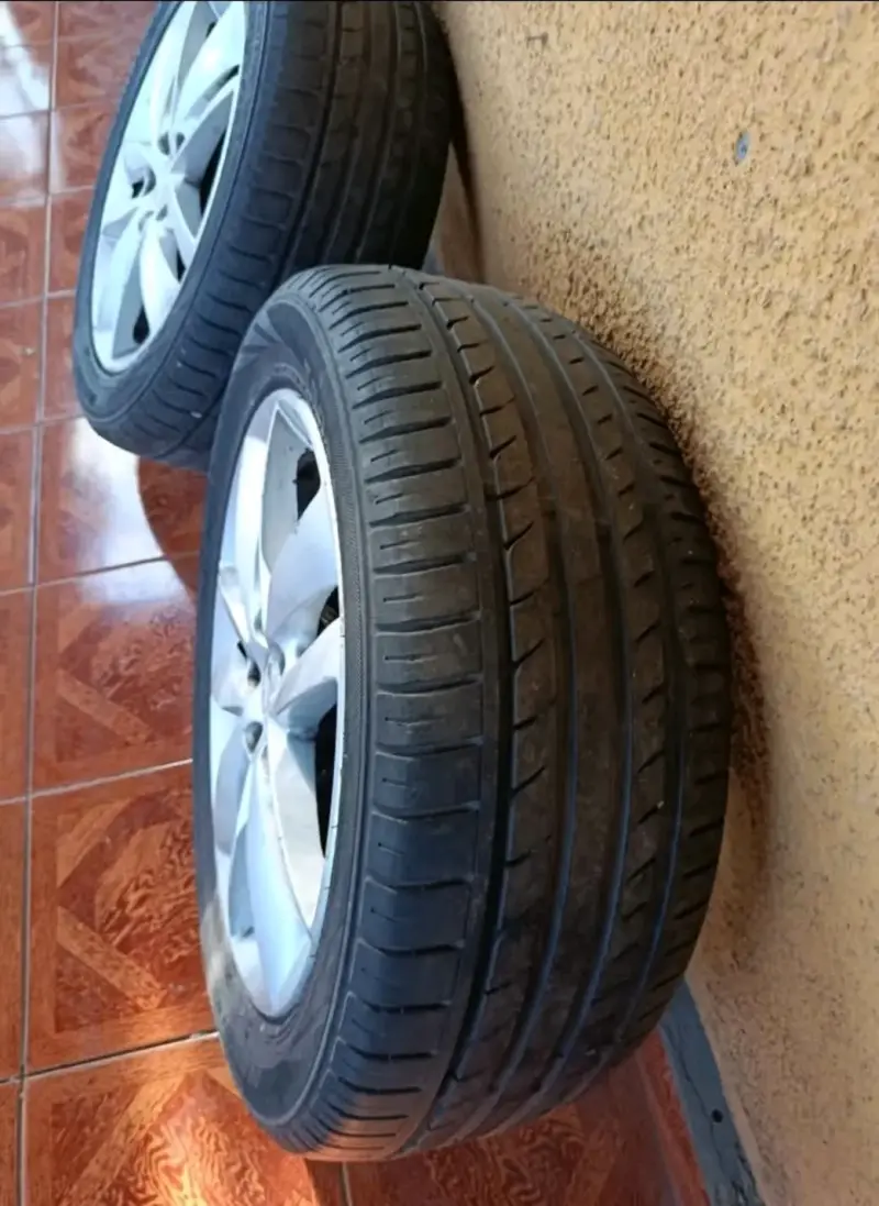 Llantas de aleación con neumáticos usados - 3