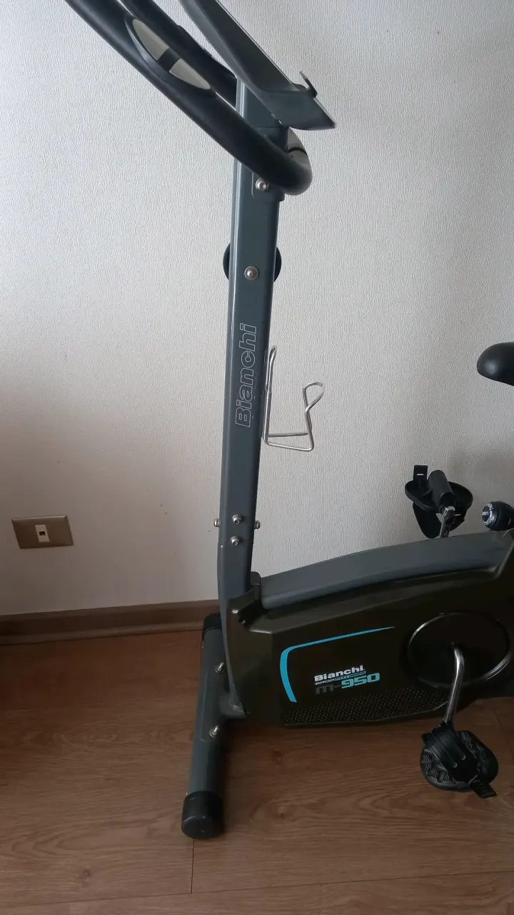 Bicicleta estática Bianchi con monitor digital - 2