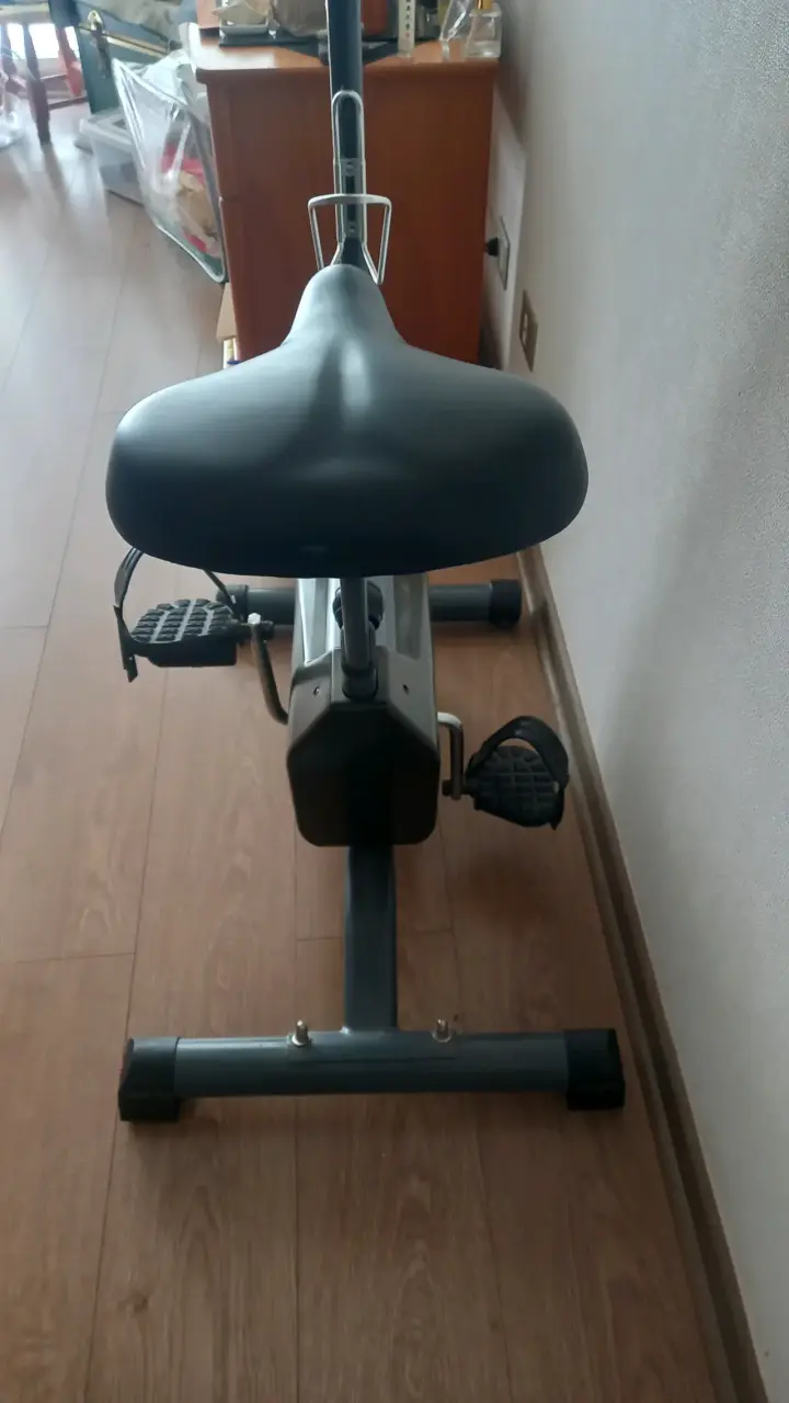 Bicicleta estática Bianchi con monitor digital - 4