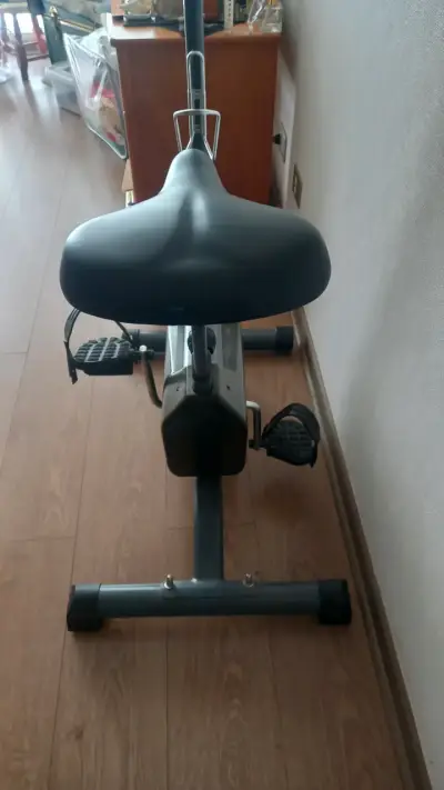 Bicicleta estática Bianchi con monitor digital - miniatura 4