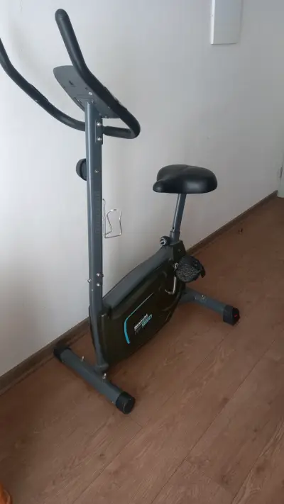 Bicicleta estática Bianchi con monitor digital - miniatura 11