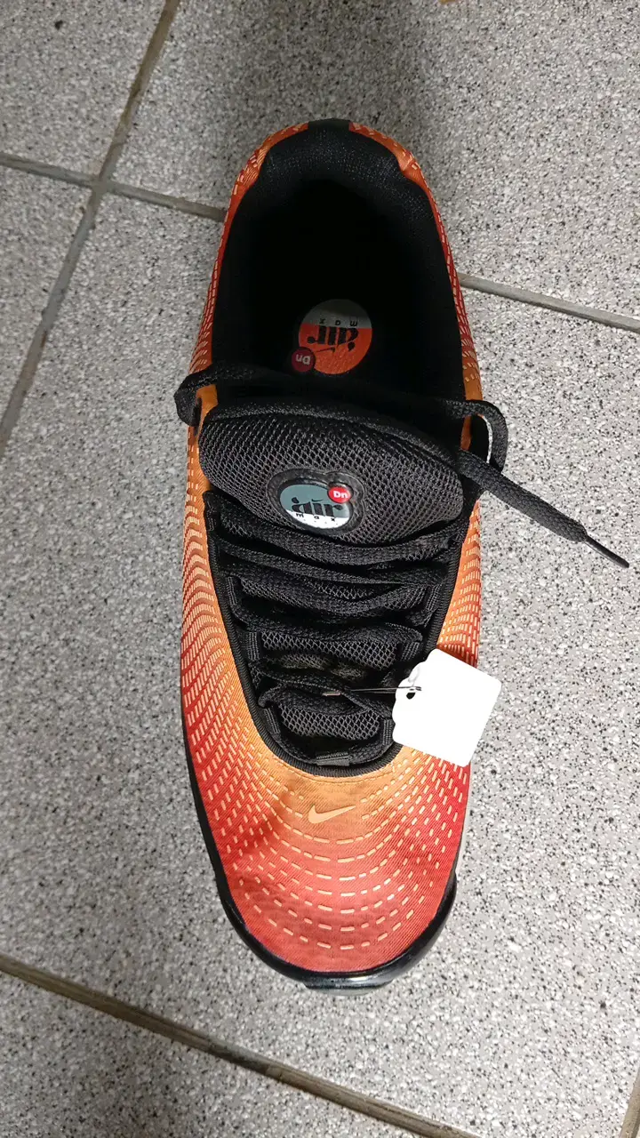 Zapatillas deportivas Nike naranjas y negras - 4