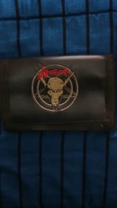 Billetera negra de cuero con bordado de Venom - miniatura 1