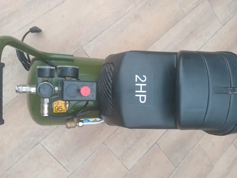 Compresor de Aire Bauker 2HP con Manguera y aceite - 2
