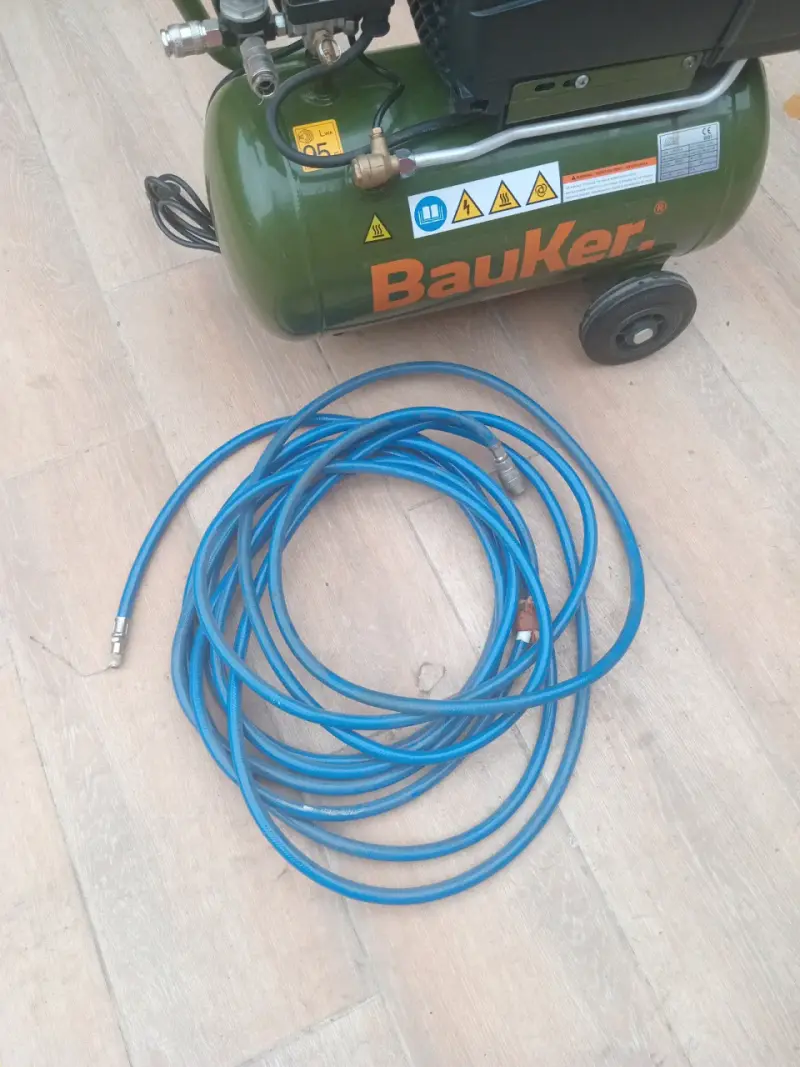 Compresor de Aire Bauker 2HP con Manguera y aceite - 4