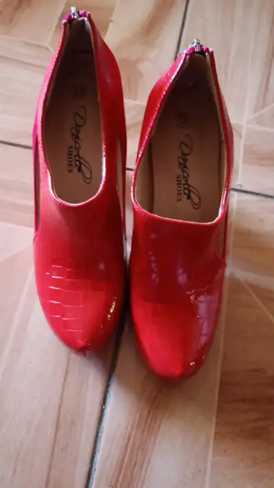 Zapatos de tacón rojos charol mujer - miniatura 1