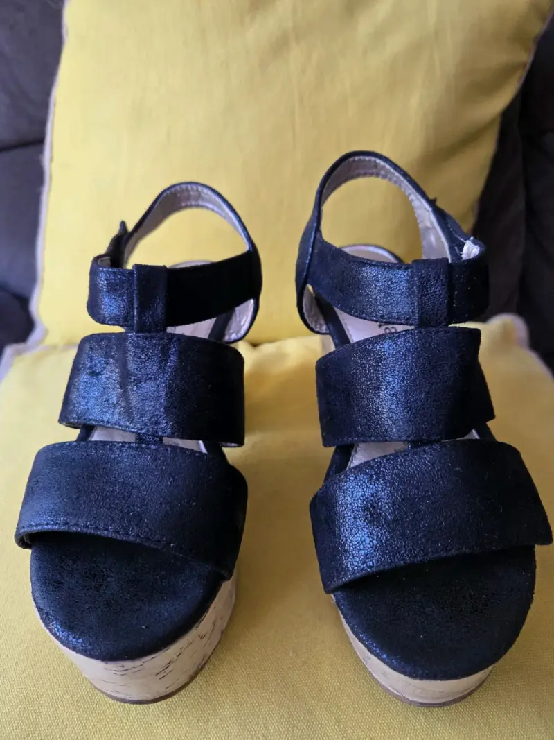 Sandalias de plataforma negras con corcho - 1