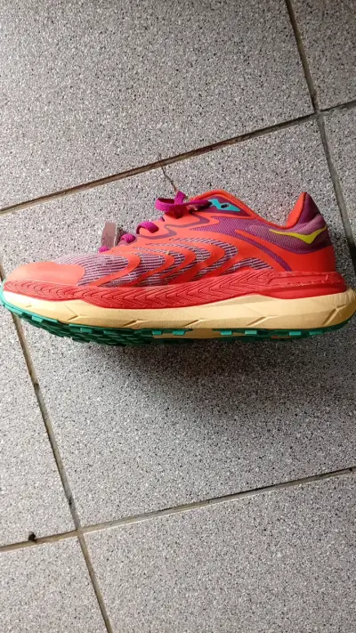 Zapatillas running Hoka coloridas para mujer - miniatura 3