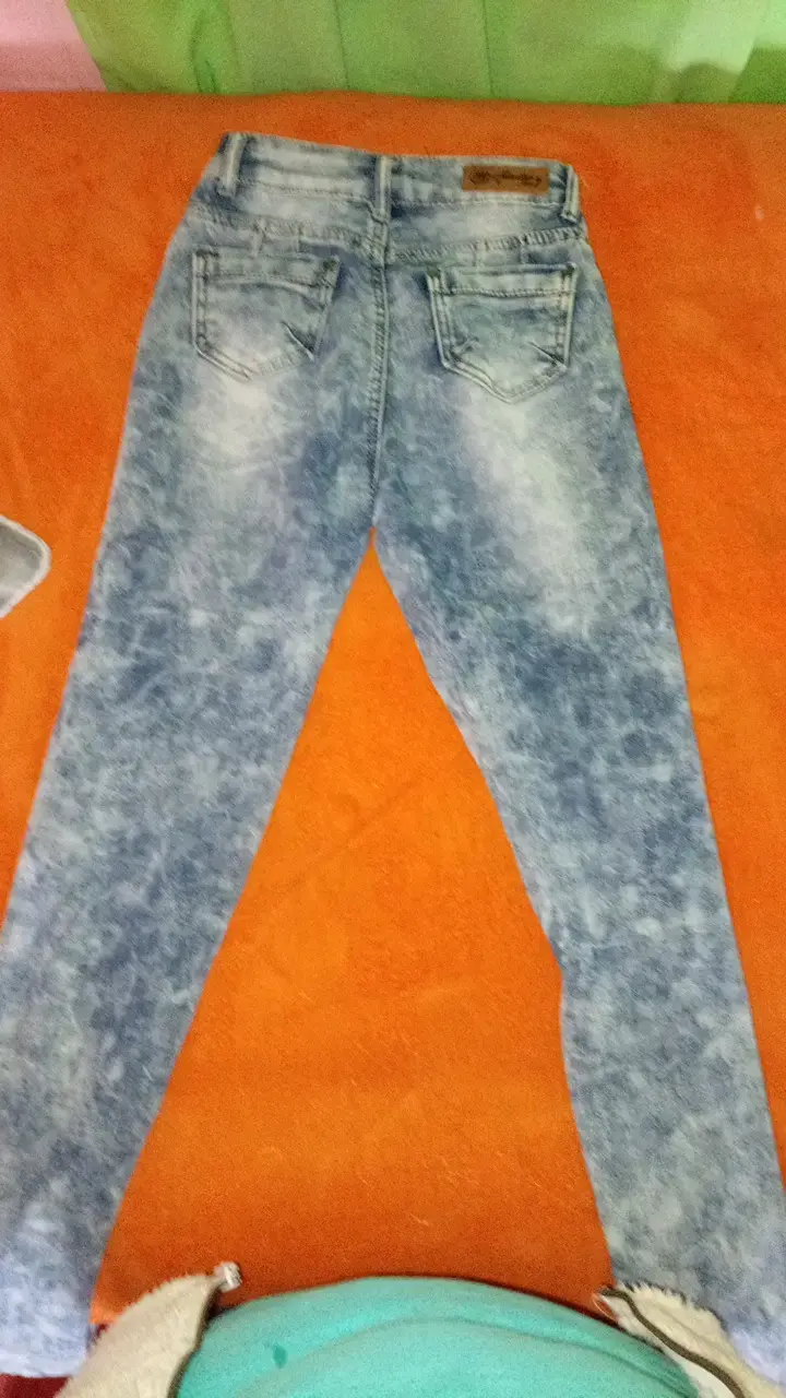 Jeans de mezclilla azul claro para mujer - 2
